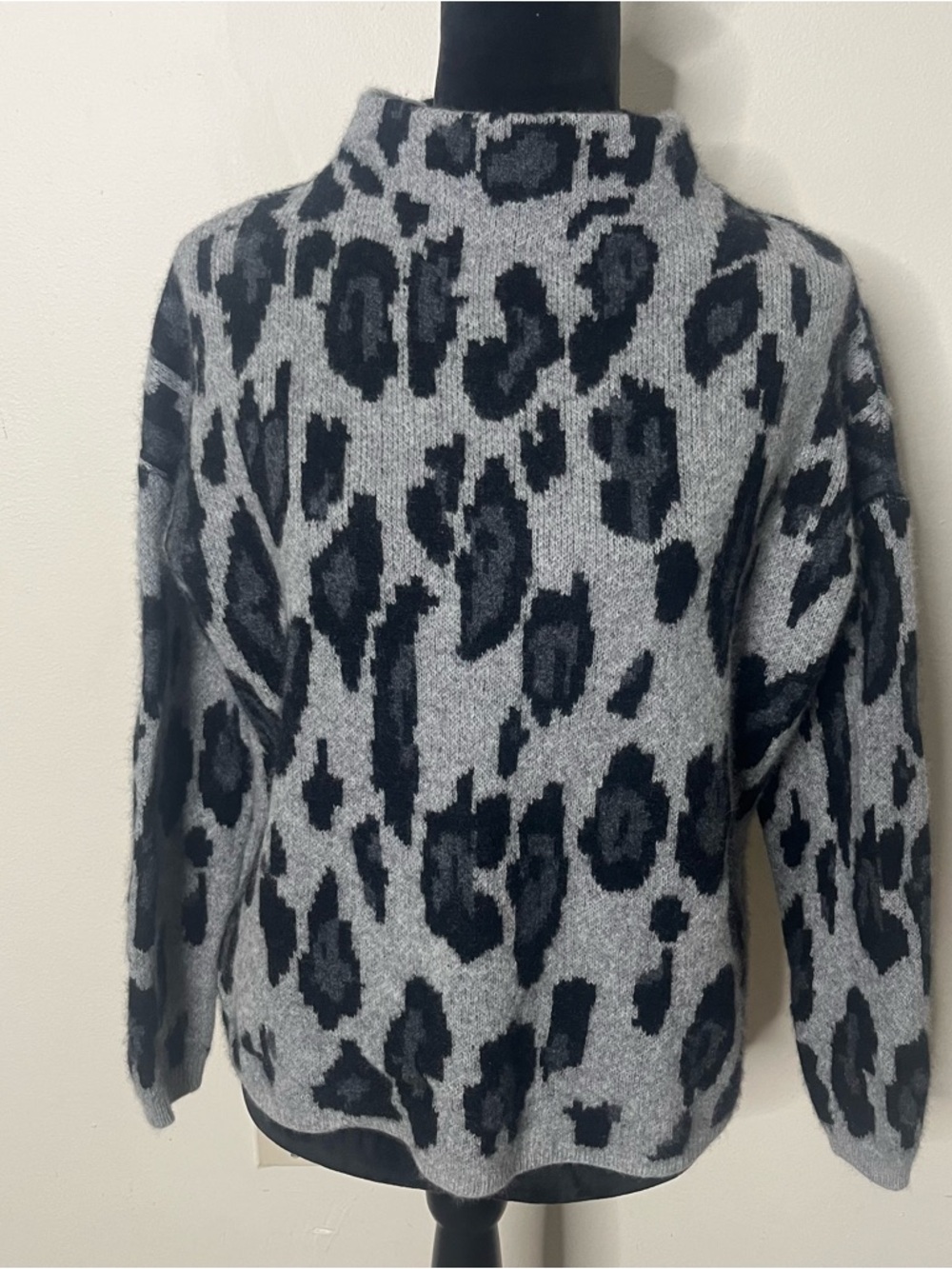 Catherine Malandrino Women’s Grey & Black Leopard Cashmere Knit Sweater Sz L